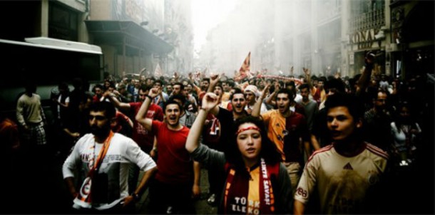 navijaci-galatasaraja-na-ulicama-istanbula-foto-rts