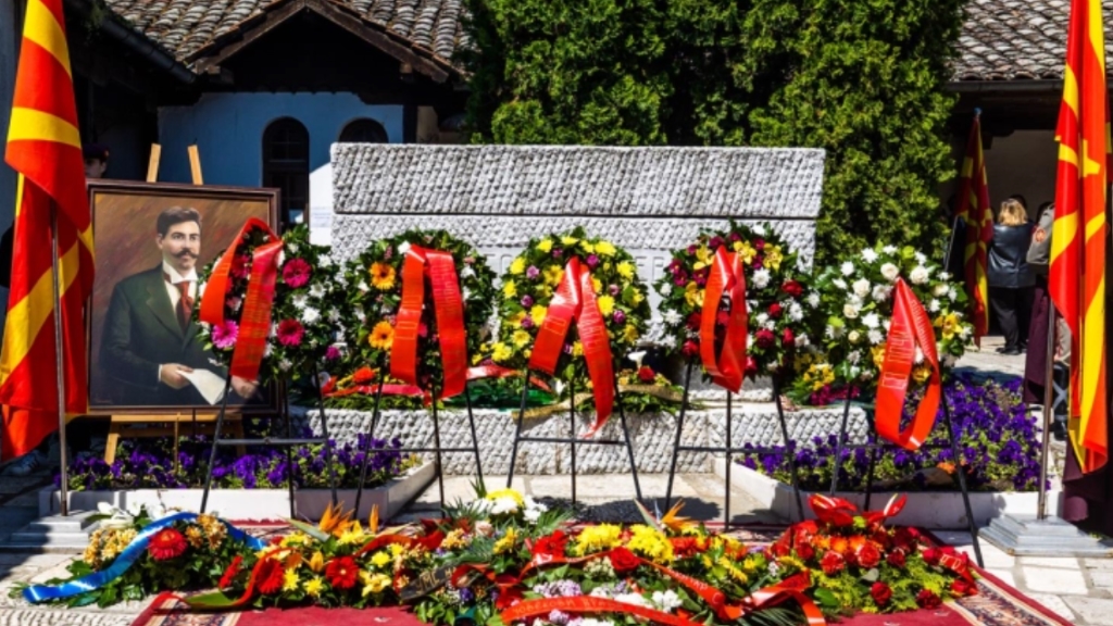 мицкоски, поклон на гробот на делчев